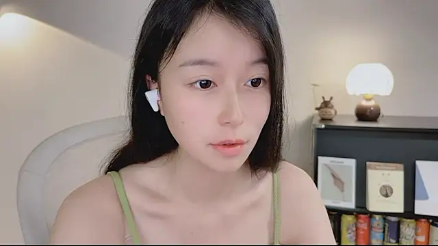 Snapshot of Onechestnut chatting on April 22, 2026, 5:10 am Onechestnut online show from April 22, 2026, 5:10 am