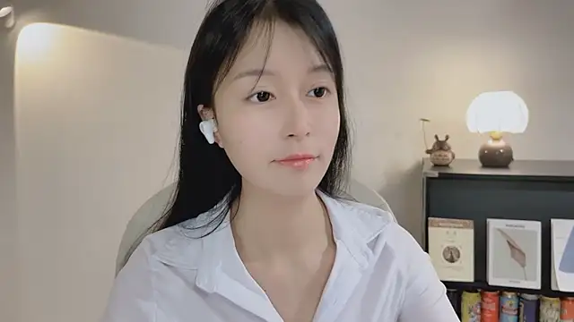 Snapshot of Onechestnut chatting on April 24, 2026, 5:10 am Onechestnut online show from April 24, 2026, 5:10 am