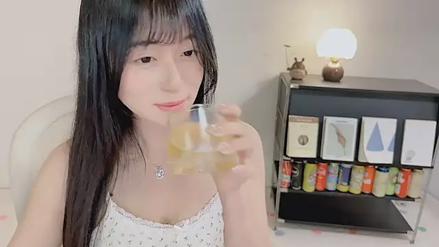 Snapshot of Onechestnut chatting on May 18, 2026, 5:08 pm Onechestnut online show from May 18, 2026, 5:08 pm