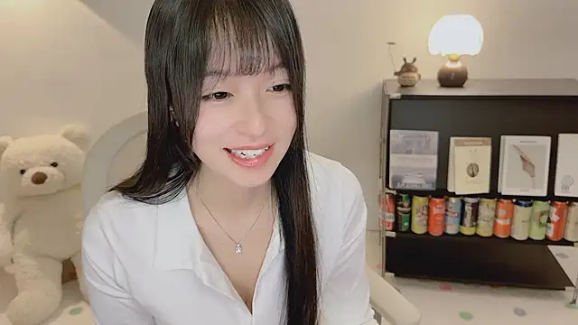 Onechestnut online show from June 5, 2026, 3:35 am