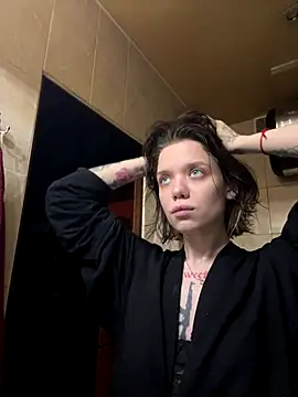 enchanting chloe online show from October 10, 2025, 5:45 pm