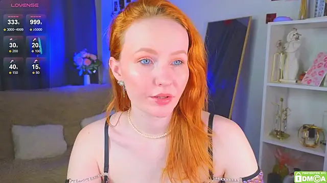 JoyceJones online show from October 27, 2025, 7:07 pm