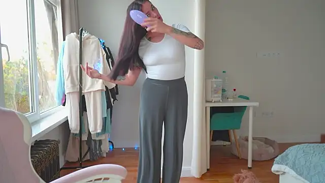 EwelynScott online show from November 5, 2025, 6:57 am