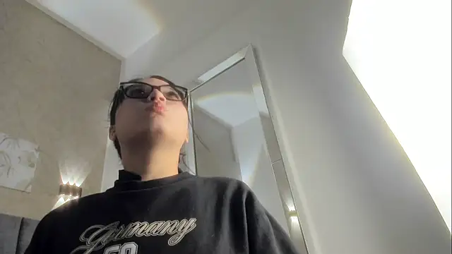 Lunaa bellaa online show from March 11, 2026, 7:42 pm