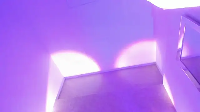 Lunaa bellaa online show from April 8, 2026, 9:59 pm