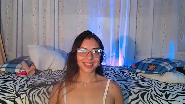 kendraof online show from December 15, 2025, 4:44 pm