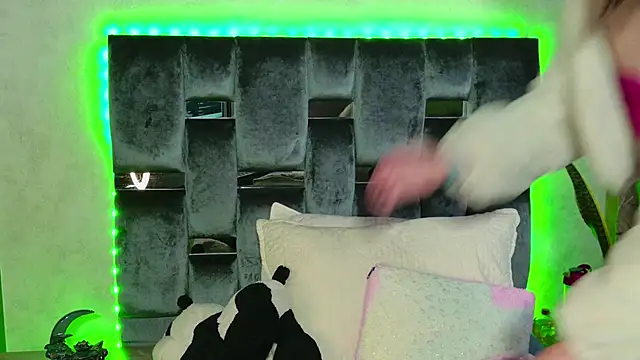 Snapshot of Taurito___ chatting on October 25, 2025, 4:20 am Taurito online show from October 25, 2025, 4:20 am