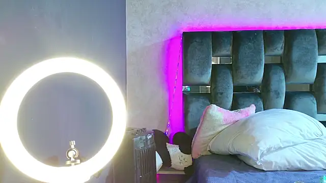 Snapshot of Taurito___ chatting on November 18, 2025, 10:03 pm Taurito online show from November 18, 2025, 10:03 pm