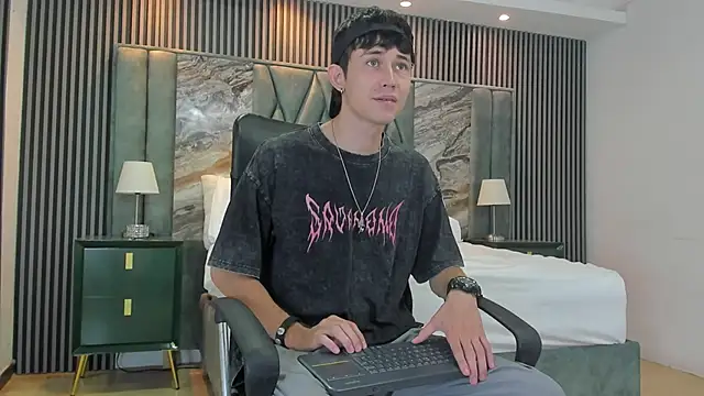 Michael blue online show from September 28, 2025, 1:27 pm