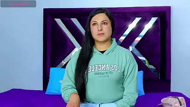 cuteeimy online show from October 18, 2025, 7:14 pm