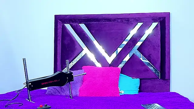 cuteeimy online show from January 7, 2026, 7:27 pm