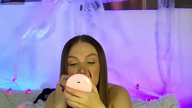 AlysonHuxley  online show from November 3, 2025, 5:03 pm