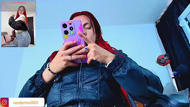 carolinhe  online show from November 5, 2025, 7:58 pm