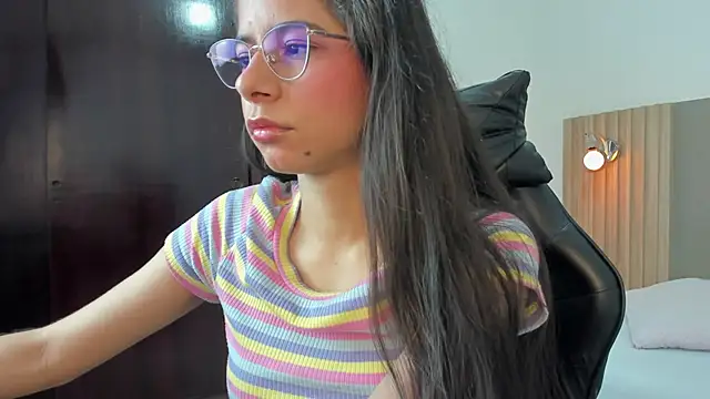 carlina 15 online show from February 16, 2026, 12:23 pm