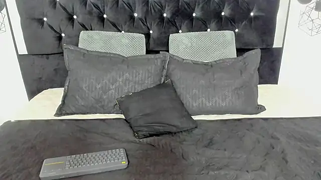 Sebas cat online show from October 19, 2025, 9:59 pm