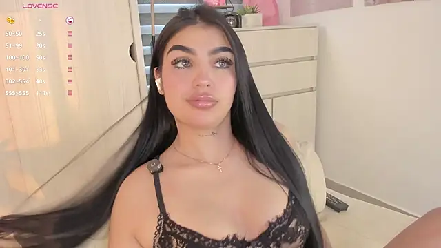 Snapshot of EmmyKenner chatting on October 21, 2025, 11:22 am EmmyKenner online show from October 21, 2025, 11:22 am