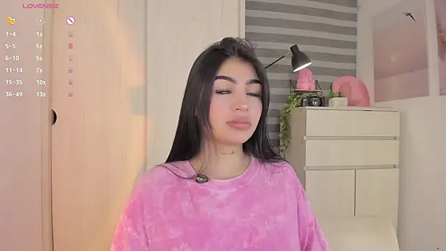 Snapshot of EmmyKenner chatting on October 24, 2025, 10:22 am EmmyKenner online show from October 24, 2025, 10:22 am