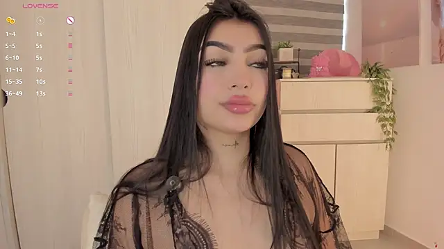 Snapshot of EmmyKenner chatting on November 10, 2025, 1:43 pm EmmyKenner online show from November 10, 2025, 1:43 pm