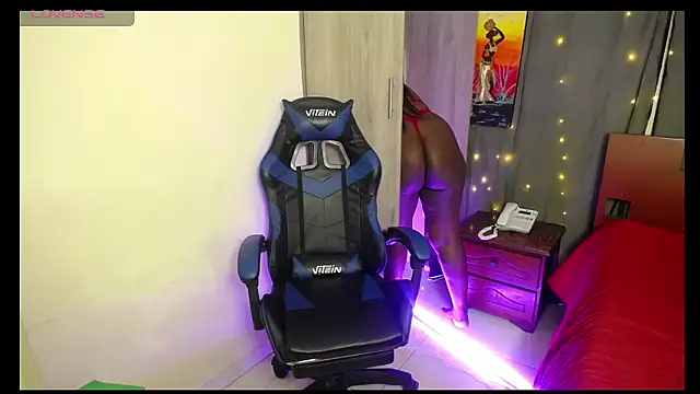 MONIQUE-LAMOUR online show from January 18, 2026, 6:17 am