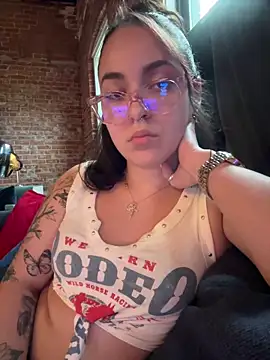 babykalirose online show from June 17, 2026, 11:38 pm