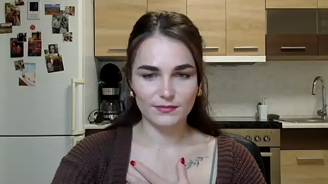 Silviaa a online show from October 23, 2025, 5:01 pm