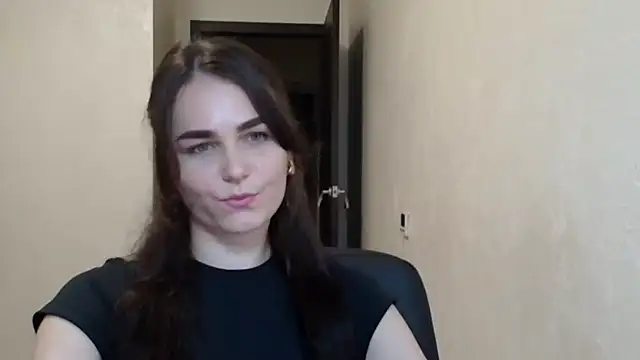 Silviaa a online show from November 13, 2025, 5:01 pm