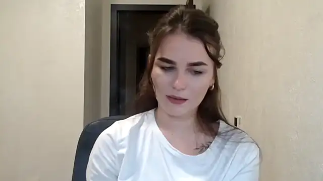 Silviaa a online show from January 5, 2026, 8:01 pm