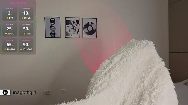 IamLuna2006 online show from April 5, 2026, 4:53 am