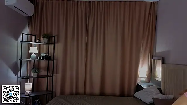 Snapshot of PetraHambelton chatting on November 25, 2025, 4:12 am PetraHambelton online show from November 25, 2025, 4:12 am