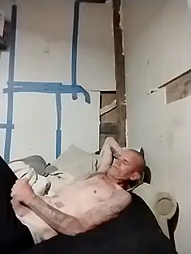 Snapshot of helldonk chatting on March 19, 2026, 9:35 am helldonk online show from March 19, 2026, 9:35 am