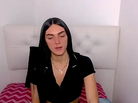 Snapshot of x_isabella_x chatting on August 4, 2026, 8:44 pm x isabella x online show from August 4, 2026, 8:44 pm