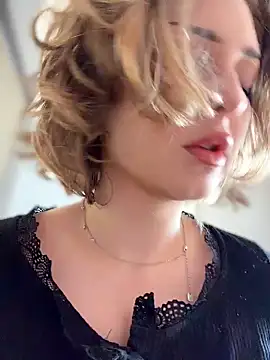 KellyKeler online show from April 15, 2026, 10:44 am