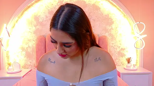 Snapshot of JasmineRhodes chatting on February 2, 2026, 1:32 pm JasmineRhodes online show from February 2, 2026, 1:32 pm