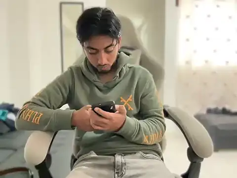 millan 32 online show from October 14, 2025, 4:19 pm