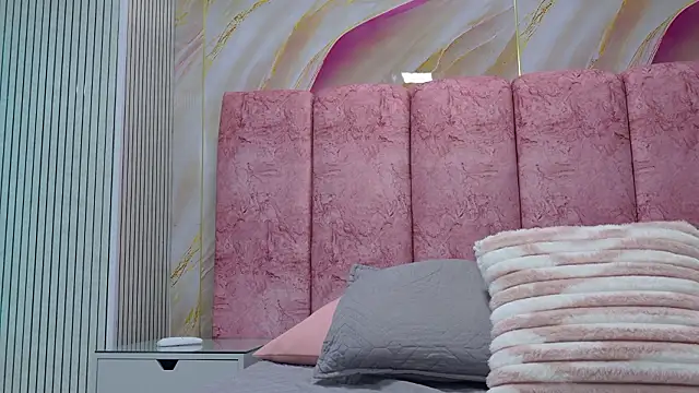 emmacurvy online show from March 6, 2026, 3:03 am