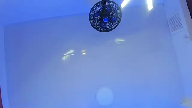 LittleeJaz online show from October 15, 2025, 4:01 am