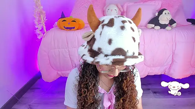 hannacutegod online show from November 11, 2025, 4:56 am