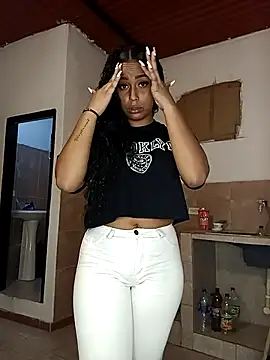 Snapshot of Fernanda30 chatting on November 15, 2025, 5:05 am Fernanda30 online show from November 15, 2025, 5:05 am