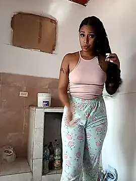 Snapshot of Fernanda30 chatting on November 18, 2025, 2:43 pm Fernanda30 online show from November 18, 2025, 2:43 pm