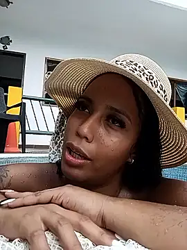 Snapshot of Fernanda30 chatting on November 19, 2025, 6:19 pm Fernanda30 online show from November 19, 2025, 6:19 pm