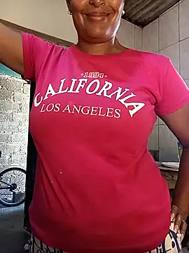 Snapshot of Fernanda30 chatting on December 22, 2025, 5:10 pm Fernanda30 online show from December 22, 2025, 5:10 pm