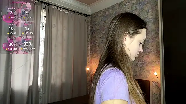 LoraDavi online show from April 19, 2026, 6:13 am