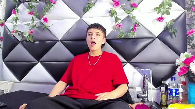 Megan Thompson  online show from November 28, 2025, 2:25 am