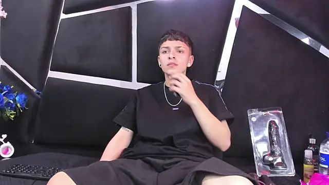 Megan Thompson  online show from December 18, 2025, 2:17 am