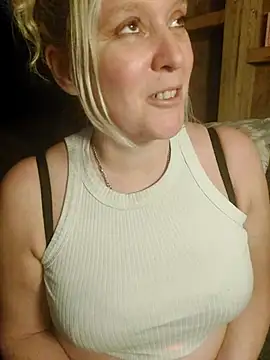 Bouncy-Bella28X online show from October 11, 2025, 9:46 pm