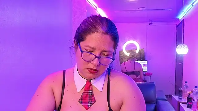 scarlett widow  online show from April 14, 2026, 2:17 am