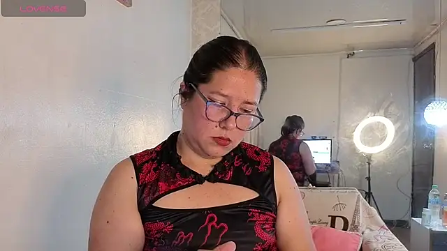 Snapshot of scarlett_widow_ chatting on May 16, 2026, 3:14 am scarlett widow online show from May 16, 2026, 3:14 am