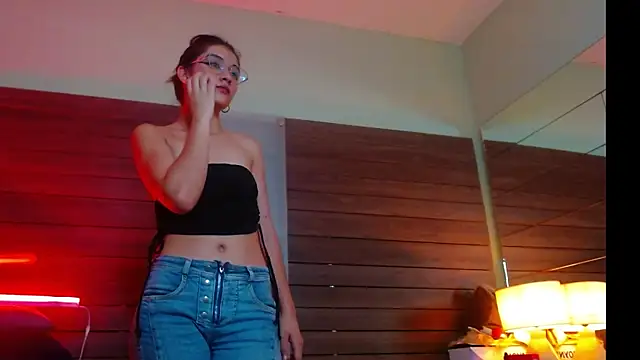Snapshot of Karol_Yessenia chatting on October 6, 2025, 12:35 pm Karol Yessenia online show from October 6, 2025, 12:35 pm