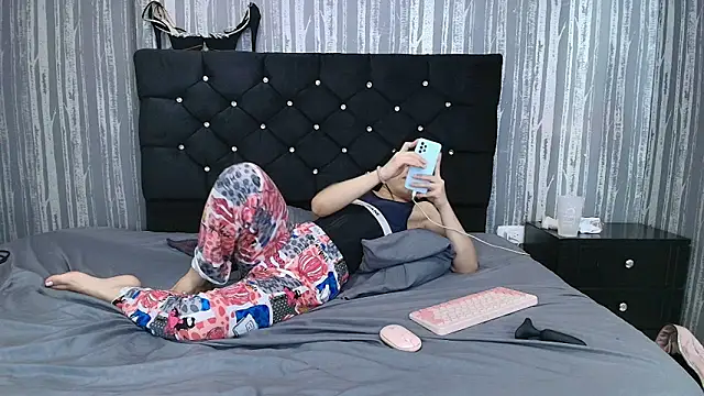 Alicee Moonn online show from November 15, 2025, 8:22 am