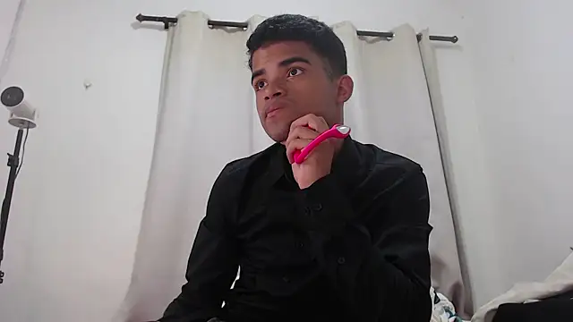 camillo beischel  online show from November 7, 2025, 8:31 pm